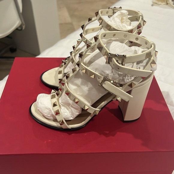 Valentino Heels - Picture 2 of 5